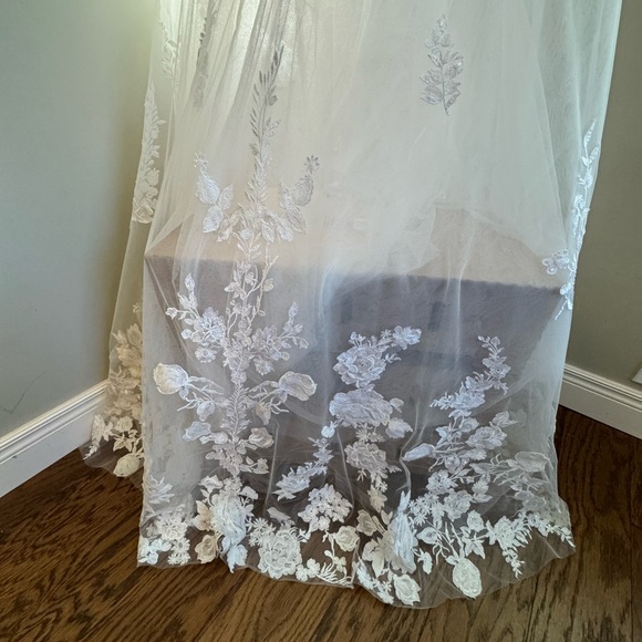 Lux & Love vintage-style bell-sleeve wedding dress - Picture 13 of 15